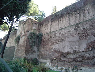 Mura Aureliane, oggi un crollo