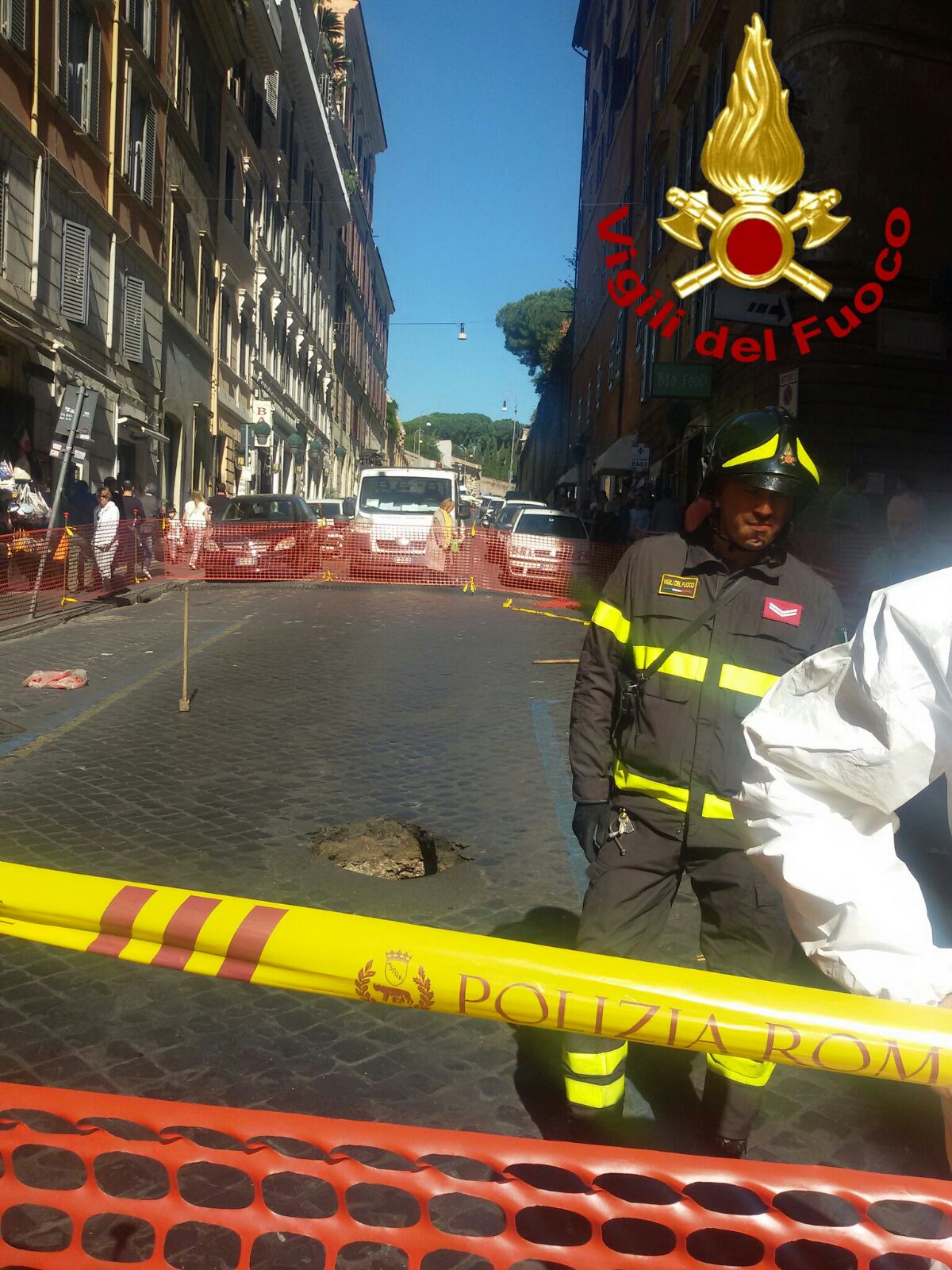Intervento in via Crispi (Foto Vigili del fuoco)