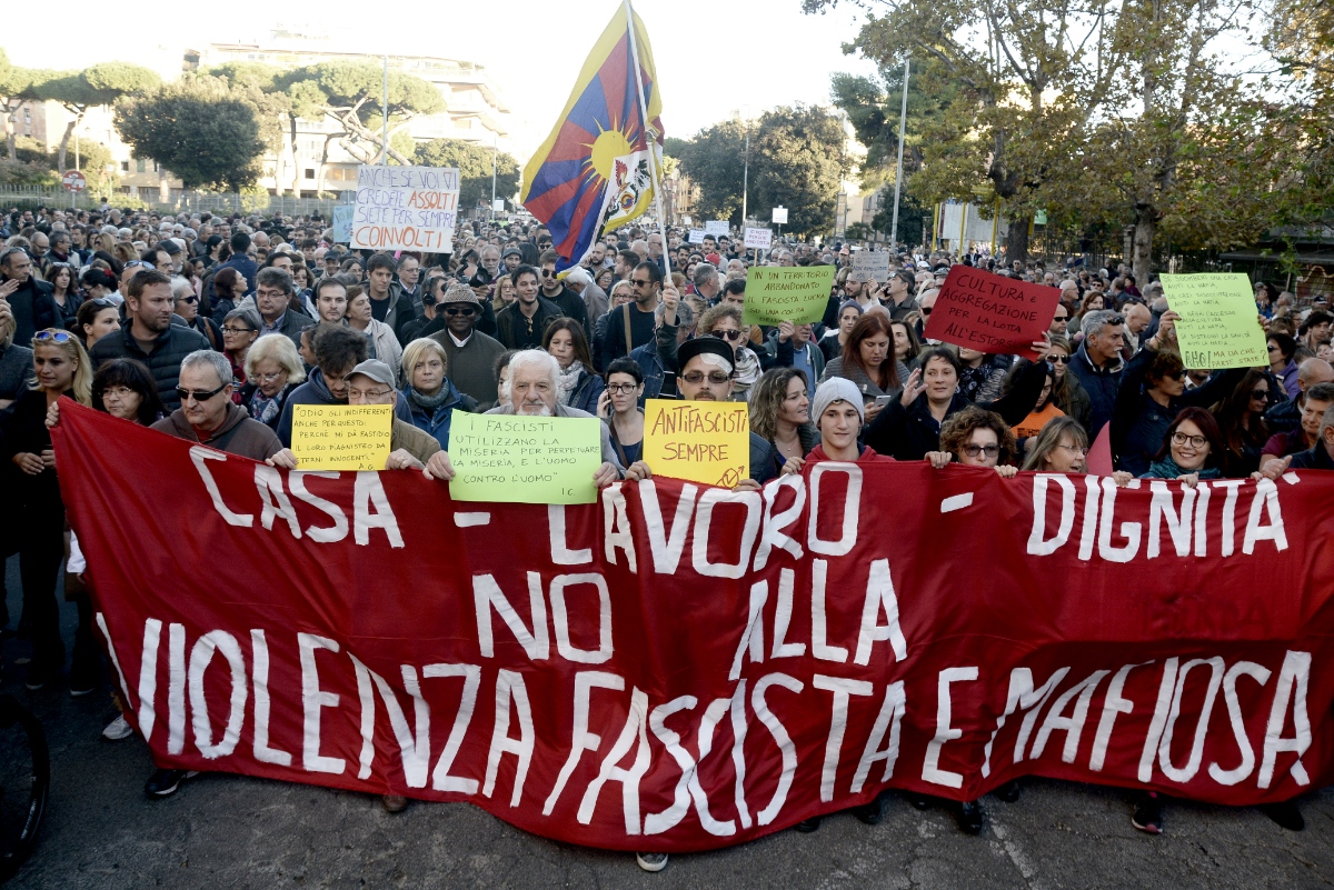 La manifestazione a Ostia