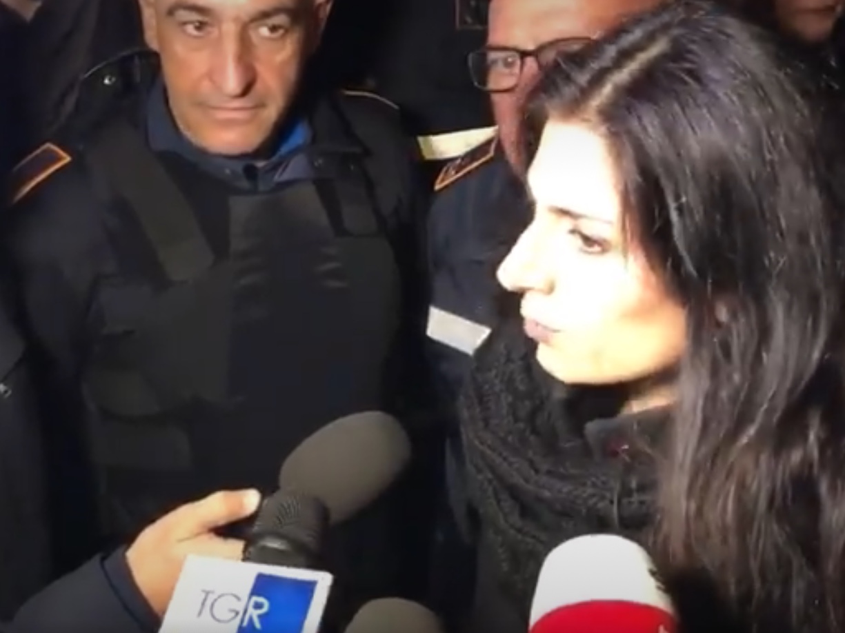 Raggi interviene all’abbattimento delle villette dei Casamonica
