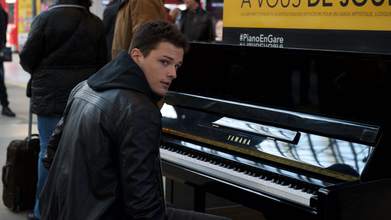 Nelle Tue Mani Un Ribelle E Il Sogno Della Musica Nel Film Di Bernard Radio Colonna