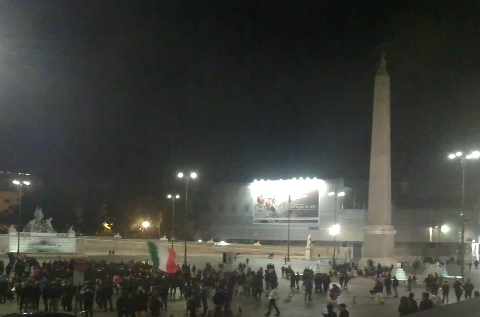 La manifestazione contro il coprifuoco