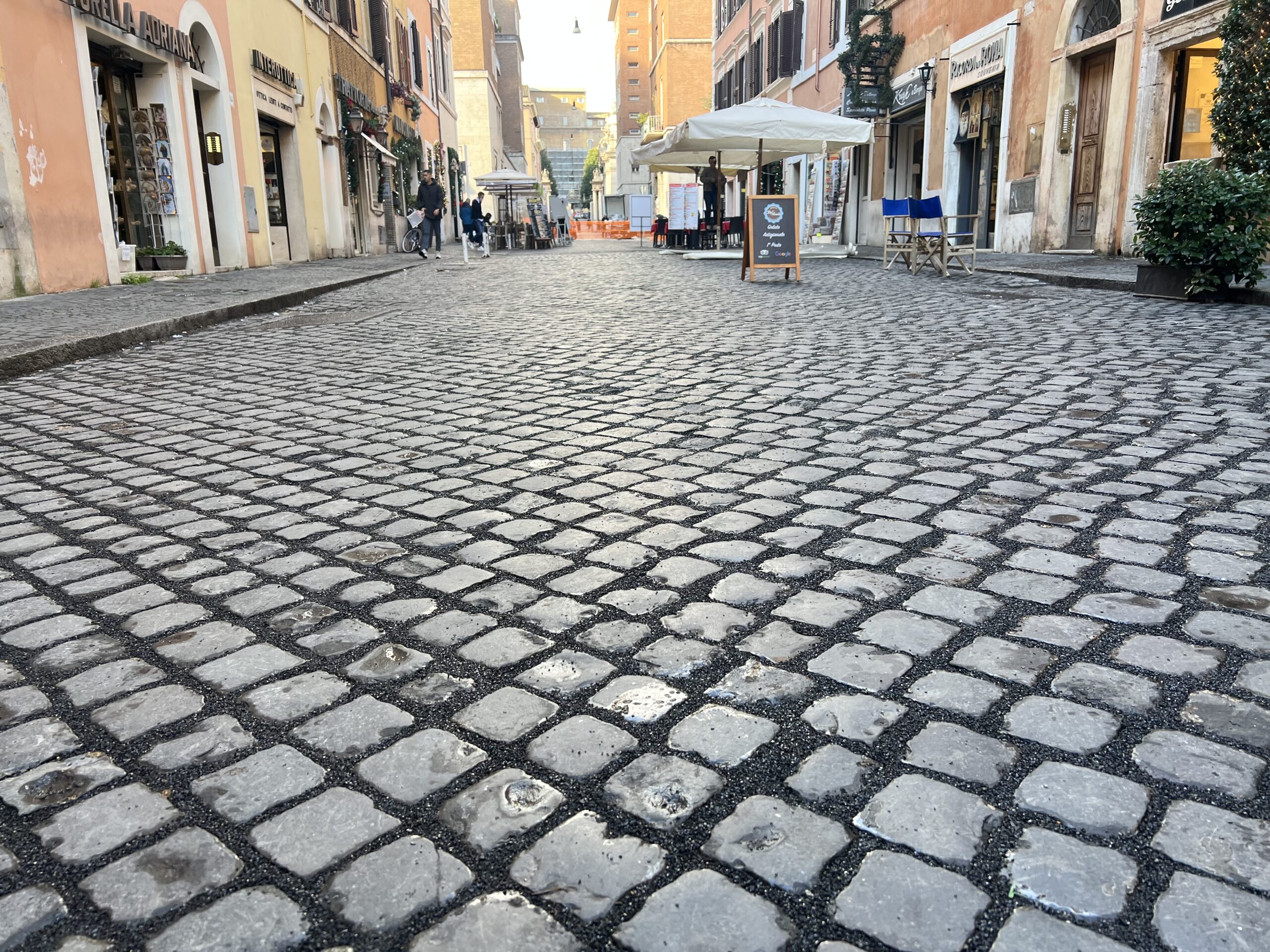 I sampietrini riposizionati di Borgo Pio per il Giubileo