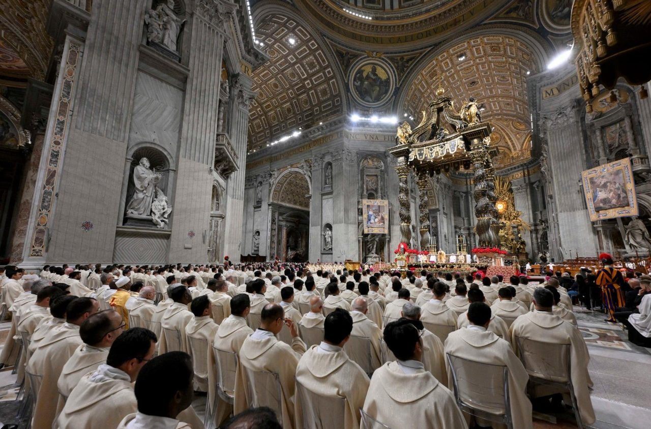 La basilica di San Pietro nella notte di Natale
